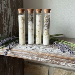 Handmade Lavender Lemongrass Bath Salts in Glass Vials
NWT